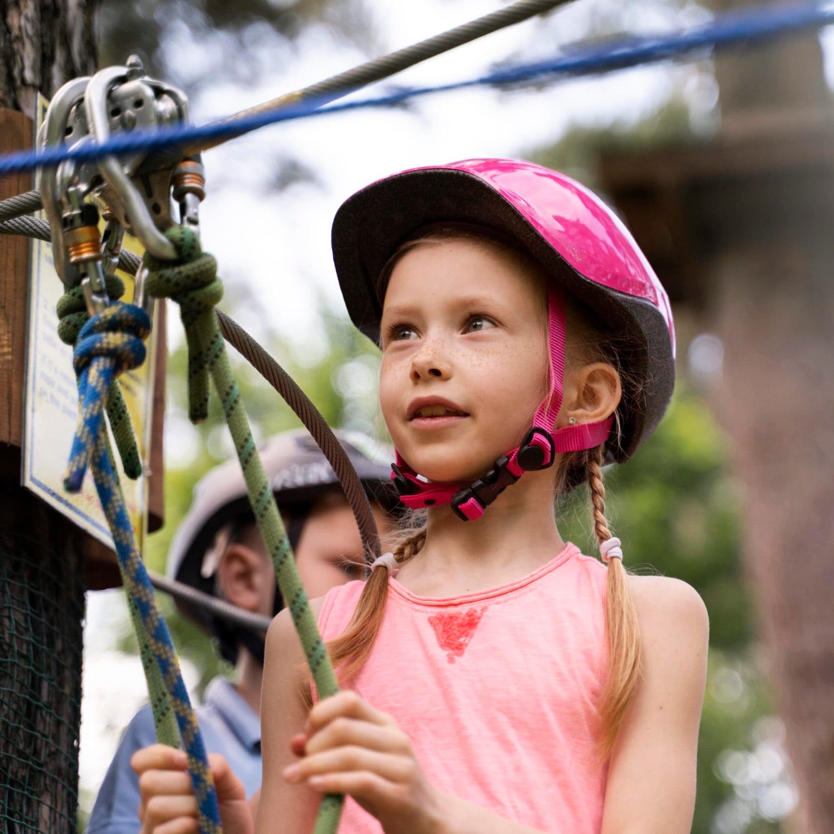 Copii pe traseele de aventură din Wonder Adventure Park