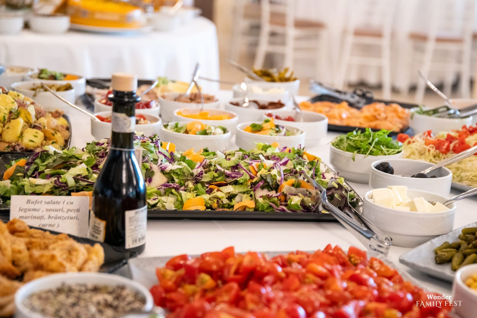 Zonă de food la festival